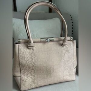 KATE SPADE KNIGHTSBRIDGE BLUSH PINK.SEE PICS 4” TEAR.EASILY REPARABLE. ELEGANT